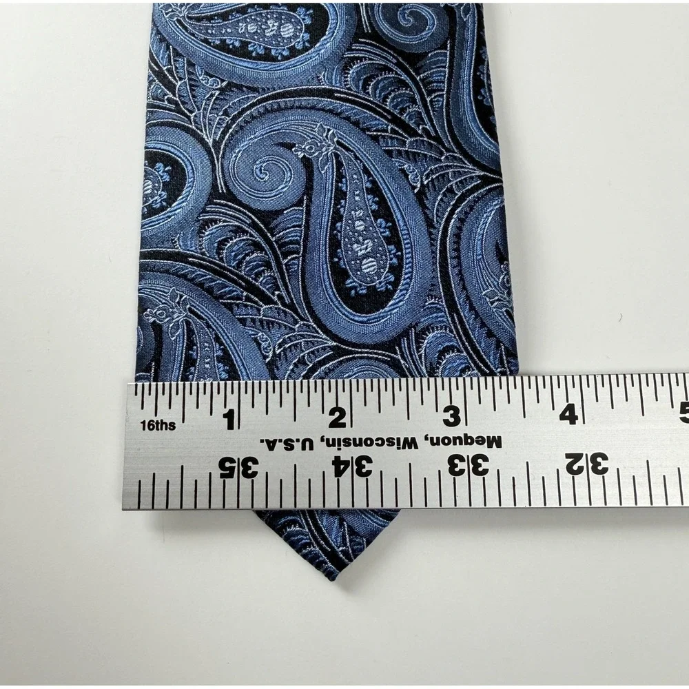 Geoffrey Beene‎ Blue Paisley Silk TIe